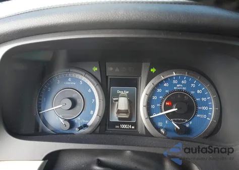 2016 Toyota Sienna Xle Premium 8 Passenger z USA, uszkodzony, nr VIN 5TDYK3DC2GS720555